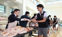 권순기 교육감, 창신중 아침간편식 현장 찾아